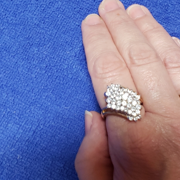 Show some Love with this Stunning Ring - Picture 3 of 3